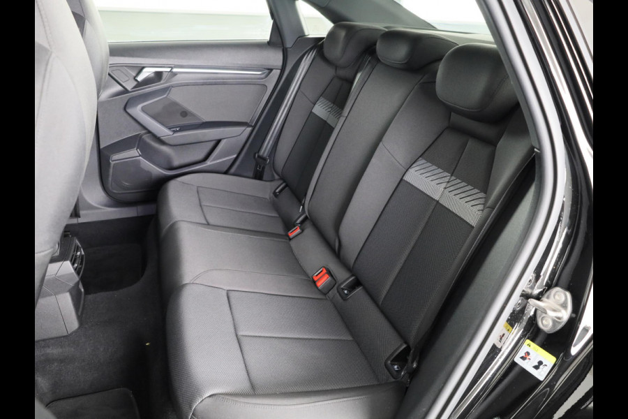 Audi A3 Limousine 35 TFSI Advanced edition 150 pk S-tronic | Verlengde garantie | Navigatie | Panoramadak | Parkeersensoren achter | Achteruitrijcamera | Stoelverwarming |