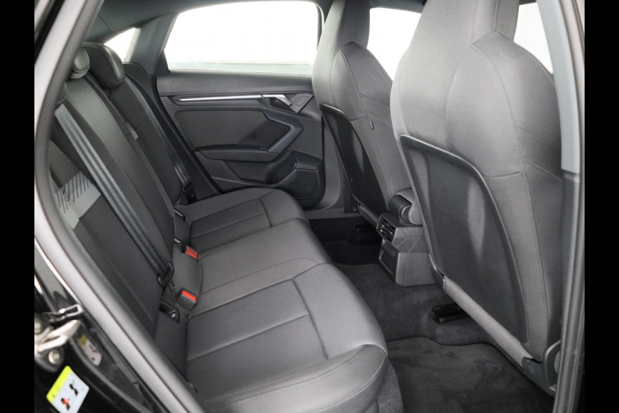Audi A3 Limousine 35 TFSI Advanced edition 150 pk S-tronic | Verlengde garantie | Navigatie | Panoramadak | Parkeersensoren achter | Achteruitrijcamera | Stoelverwarming |