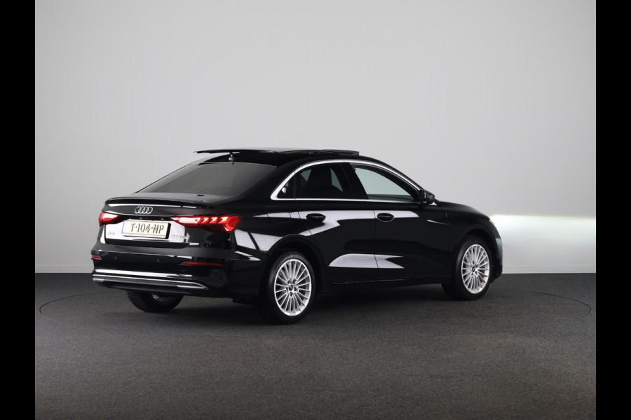 Audi A3 Limousine 35 TFSI Advanced edition 150 pk S-tronic | Verlengde garantie | Navigatie | Panoramadak | Parkeersensoren achter | Achteruitrijcamera | Stoelverwarming |
