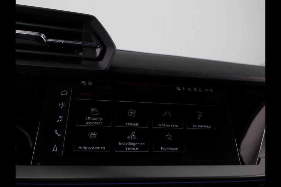 Audi A3 Limousine 35 TFSI Advanced edition 150 pk S-tronic | Verlengde garantie | Navigatie | Panoramadak | Parkeersensoren achter | Achteruitrijcamera | Stoelverwarming |