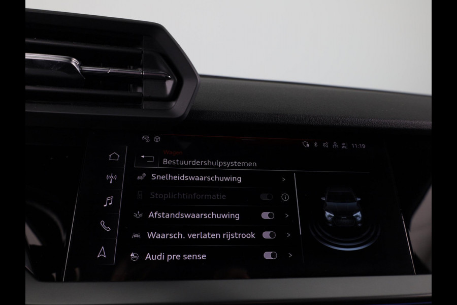 Audi A3 Limousine 35 TFSI Advanced edition 150 pk S-tronic | Verlengde garantie | Navigatie | Panoramadak | Parkeersensoren achter | Achteruitrijcamera | Stoelverwarming |