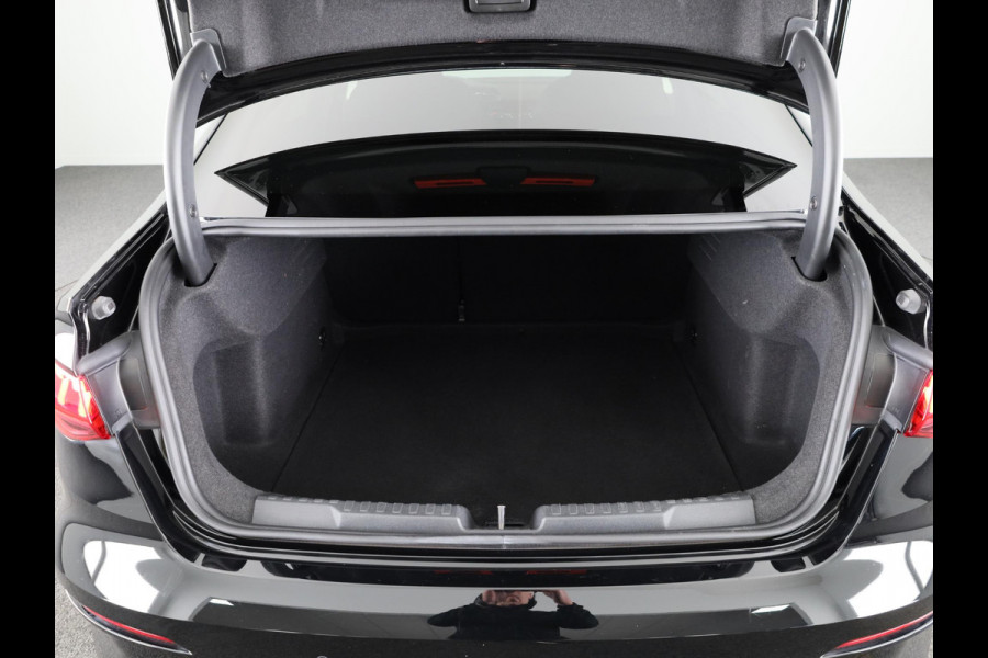 Audi A3 Limousine 35 TFSI Advanced edition 150 pk S-tronic | Verlengde garantie | Navigatie | Panoramadak | Parkeersensoren achter | Achteruitrijcamera | Stoelverwarming |