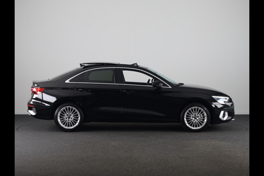 Audi A3 Limousine 35 TFSI Advanced edition 150 pk S-tronic | Verlengde garantie | Navigatie | Panoramadak | Parkeersensoren achter | Achteruitrijcamera | Stoelverwarming |