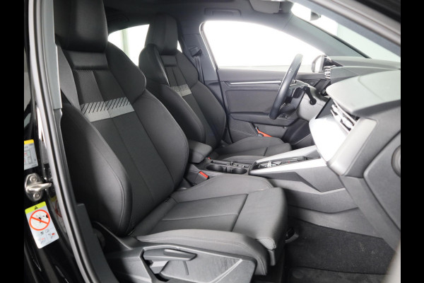 Audi A3 Limousine 35 TFSI Advanced edition 150 pk S-tronic | Verlengde garantie | Navigatie | Panoramadak | Parkeersensoren achter | Achteruitrijcamera | Stoelverwarming |