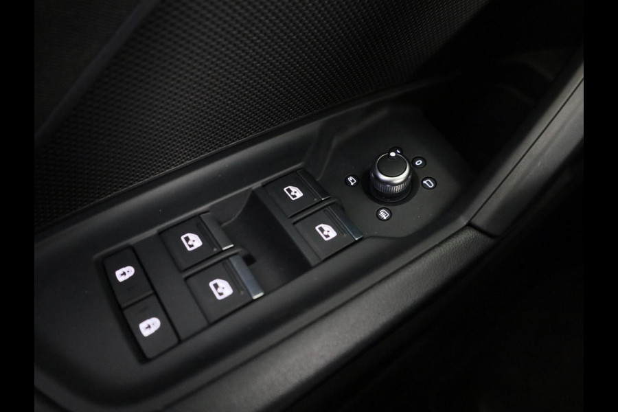 Audi A3 Limousine 35 TFSI Advanced edition 150 pk S-tronic | Verlengde garantie | Navigatie | Panoramadak | Parkeersensoren achter | Achteruitrijcamera | Stoelverwarming |