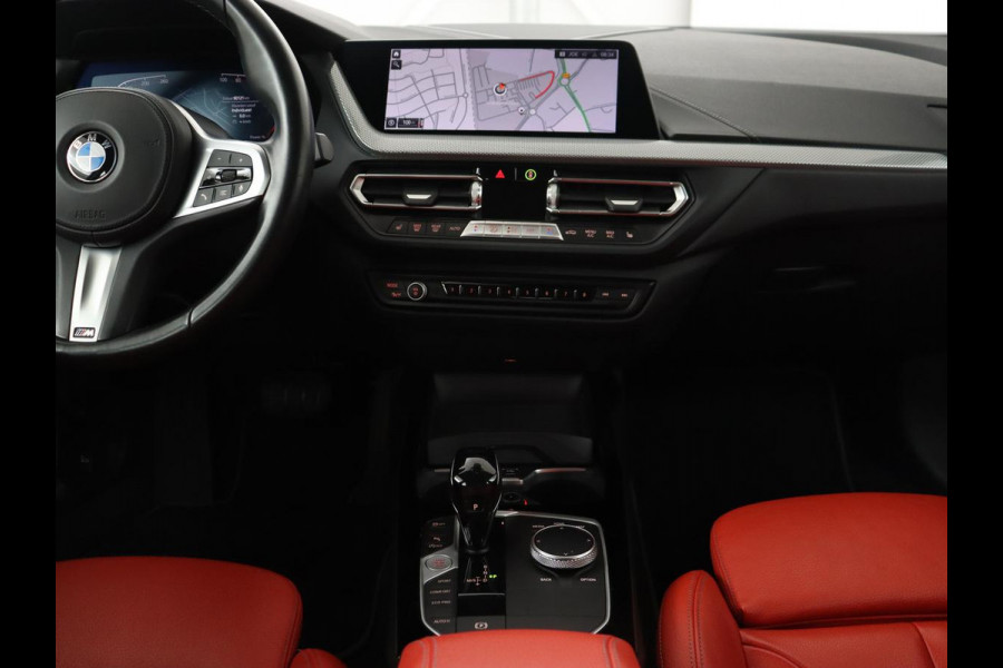 BMW 2 Serie Gran Coupé 220i High Executive | Head-Up | Adaptive cruise | Leder | Camera | Stoelverwarming | Sportstoelen | Luxury Line | Carplay | Live Cockpit | Navigatie | Park Assist | Full LED