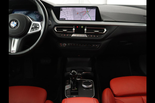 BMW 2 Serie Gran Coupé 220i High Executive | Head-Up | Adaptive cruise | Leder | Camera | Stoelverwarming | Sportstoelen | Luxury Line | Carplay | Live Cockpit | Navigatie | Park Assist | Full LED