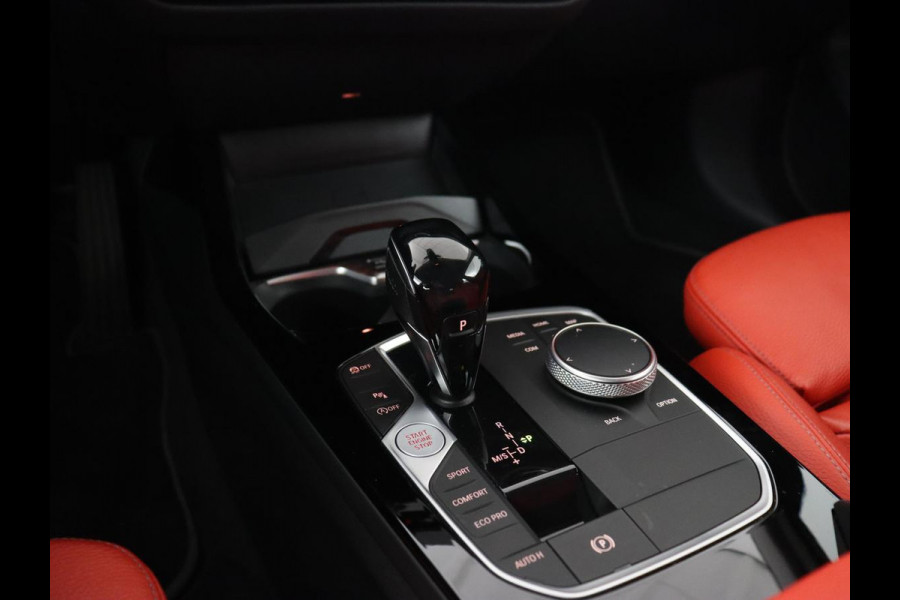 BMW 2 Serie Gran Coupé 220i High Executive | Head-Up | Adaptive cruise | Leder | Camera | Stoelverwarming | Sportstoelen | Luxury Line | Carplay | Live Cockpit | Navigatie | Park Assist | Full LED
