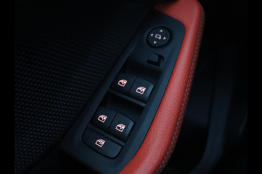 BMW 2 Serie Gran Coupé 220i High Executive | Head-Up | Adaptive cruise | Leder | Camera | Stoelverwarming | Sportstoelen | Luxury Line | Carplay | Live Cockpit | Navigatie | Park Assist | Full LED