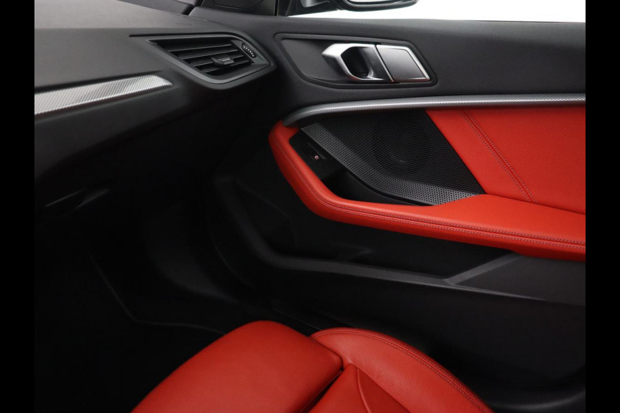 BMW 2 Serie Gran Coupé 220i High Executive | Head-Up | Adaptive cruise | Leder | Camera | Stoelverwarming | Sportstoelen | Luxury Line | Carplay | Live Cockpit | Navigatie | Park Assist | Full LED