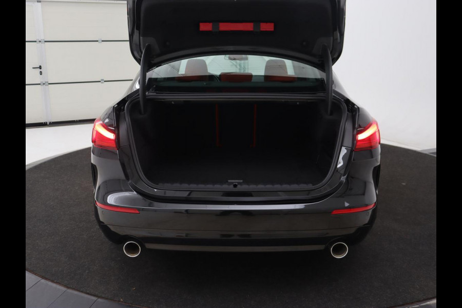BMW 2 Serie Gran Coupé 220i High Executive | Head-Up | Adaptive cruise | Leder | Camera | Stoelverwarming | Sportstoelen | Luxury Line | Carplay | Live Cockpit | Navigatie | Park Assist | Full LED