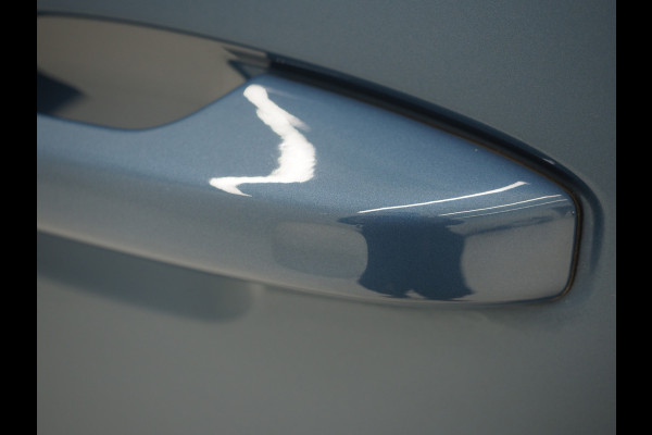 Volvo XC40 1.5 T5 Plug-in hybrid Ultimate Dark | Panoramadak | Harman/Kardon | Pilot Assist | Trekhaak | Keyless | Camera | Carplay