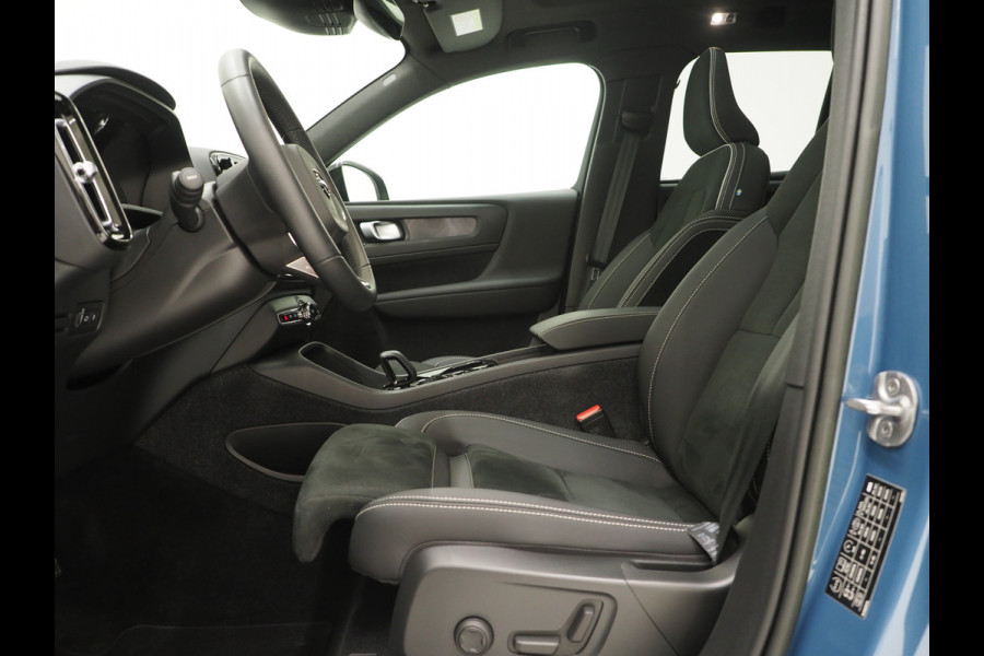 Volvo XC40 1.5 T5 Plug-in hybrid Ultimate Dark | Panoramadak | Harman/Kardon | Pilot Assist | Trekhaak | Keyless | Camera | Carplay
