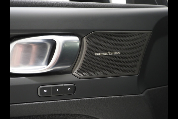 Volvo XC40 1.5 T5 Plug-in hybrid Ultimate Dark | Panoramadak | Harman/Kardon | Pilot Assist | Trekhaak | Keyless | Camera | Carplay