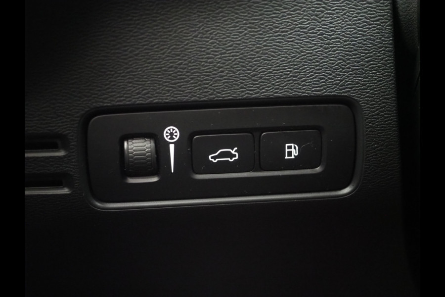 Volvo XC40 1.5 T5 Plug-in hybrid Ultimate Dark | Panoramadak | Harman/Kardon | Pilot Assist | Trekhaak | Keyless | Camera | Carplay