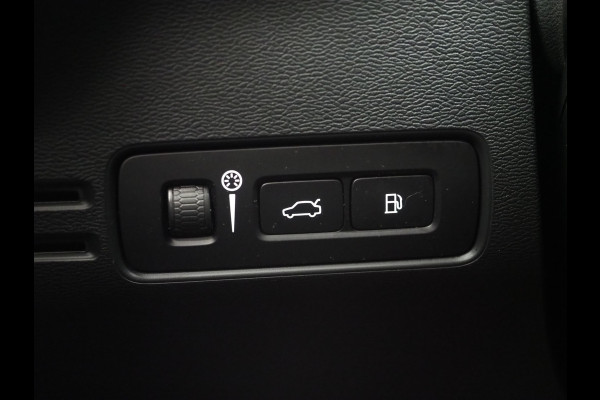 Volvo XC40 1.5 T5 Plug-in hybrid Ultimate Dark | Panoramadak | Harman/Kardon | Pilot Assist | Trekhaak | Keyless | Camera | Carplay