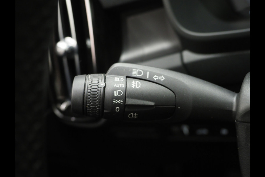 Volvo XC40 1.5 T5 Plug-in hybrid Ultimate Dark | Panoramadak | Harman/Kardon | Pilot Assist | Trekhaak | Keyless | Camera | Carplay