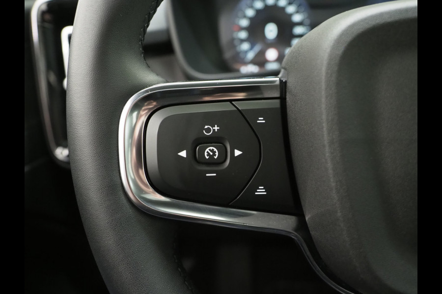 Volvo XC40 1.5 T5 Plug-in hybrid Ultimate Dark | Panoramadak | Harman/Kardon | Pilot Assist | Trekhaak | Keyless | Camera | Carplay