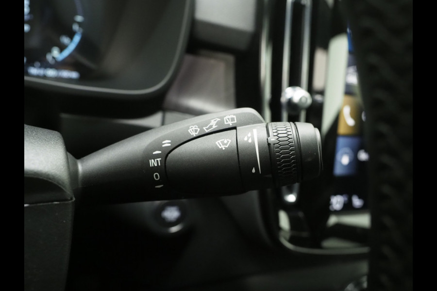 Volvo XC40 1.5 T5 Plug-in hybrid Ultimate Dark | Panoramadak | Harman/Kardon | Pilot Assist | Trekhaak | Keyless | Camera | Carplay