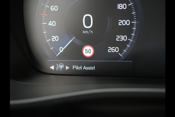Volvo XC40 1.5 T5 Plug-in hybrid Ultimate Dark | Panoramadak | Harman/Kardon | Pilot Assist | Trekhaak | Keyless | Camera | Carplay