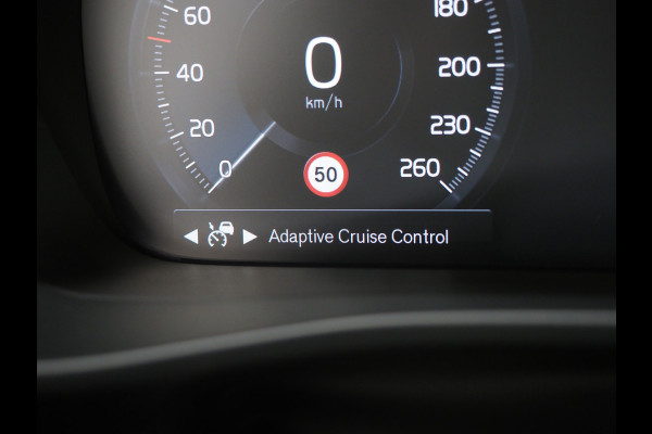 Volvo XC40 1.5 T5 Plug-in hybrid Ultimate Dark | Panoramadak | Harman/Kardon | Pilot Assist | Trekhaak | Keyless | Camera | Carplay