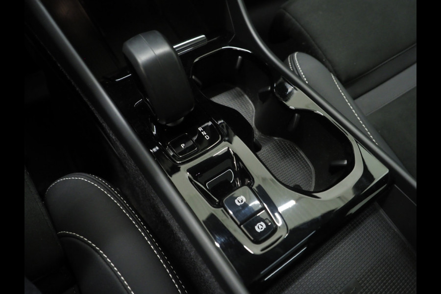Volvo XC40 1.5 T5 Plug-in hybrid Ultimate Dark | Panoramadak | Harman/Kardon | Pilot Assist | Trekhaak | Keyless | Camera | Carplay
