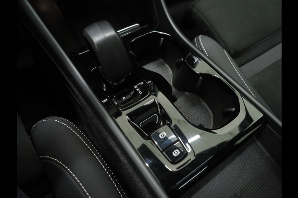 Volvo XC40 1.5 T5 Plug-in hybrid Ultimate Dark | Panoramadak | Harman/Kardon | Pilot Assist | Trekhaak | Keyless | Camera | Carplay