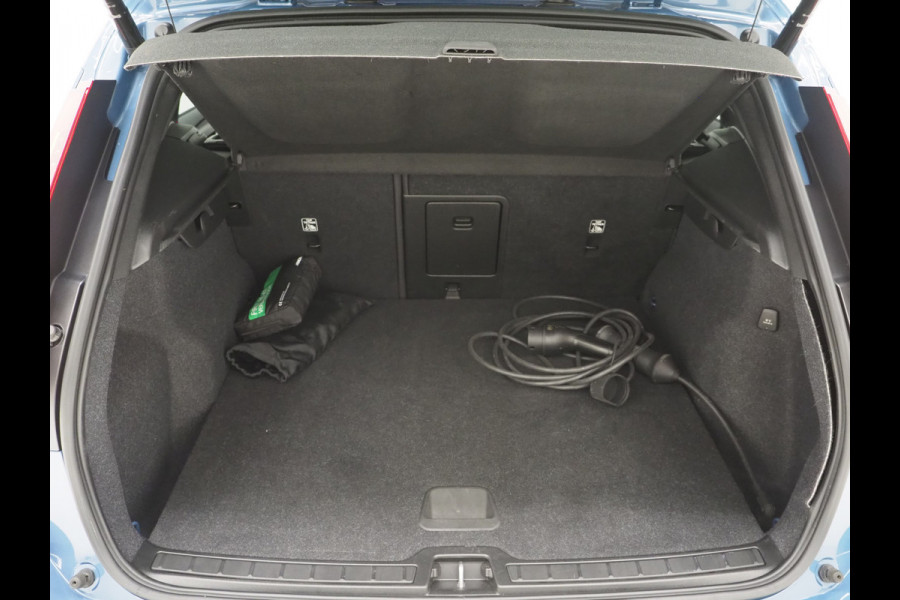 Volvo XC40 1.5 T5 Plug-in hybrid Ultimate Dark | Panoramadak | Harman/Kardon | Pilot Assist | Trekhaak | Keyless | Camera | Carplay