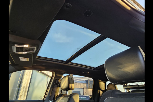 Dodge Ram 1500 5.7 V8 4x4 Crew Cab Laramie | Pano | Trekhaak | Leder | Alpine | Keyless | Camera | Sidesteps | Navi | 12" scherm | Klep uitlaat |