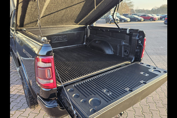 Dodge Ram 1500 5.7 V8 4x4 Crew Cab Laramie | Pano | Trekhaak | Leder | Alpine | Keyless | Camera | Sidesteps | Navi | 12" scherm | Klep uitlaat |