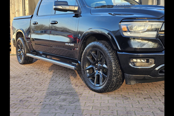 Dodge Ram 1500 5.7 V8 4x4 Crew Cab Laramie | Pano | Trekhaak | Leder | Alpine | Keyless | Camera | Sidesteps | Navi | 12" scherm | Klep uitlaat |