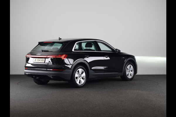 Audi e-tron 50 quattro edition 71 kWh 313 pk | Navigatie | Trekhaak (afneembaar) | Parkeersensoren | Luchtvering |