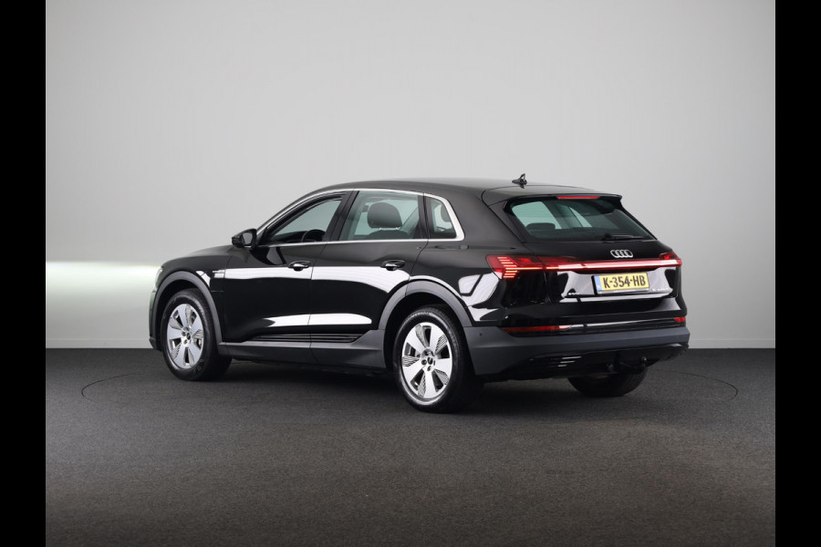 Audi e-tron 50 quattro edition 71 kWh 313 pk | Navigatie | Trekhaak (afneembaar) | Parkeersensoren | Luchtvering |