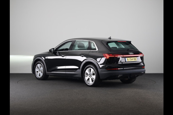 Audi e-tron 50 quattro edition 71 kWh 313 pk | Navigatie | Trekhaak (afneembaar) | Parkeersensoren | Luchtvering |