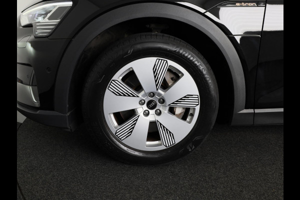 Audi e-tron 50 quattro edition 71 kWh 313 pk | Navigatie | Trekhaak (afneembaar) | Parkeersensoren | Luchtvering |