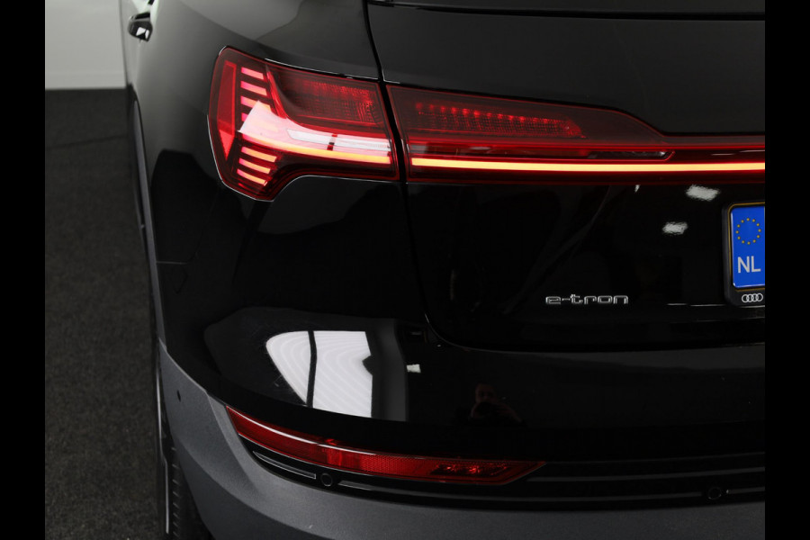 Audi e-tron 50 quattro edition 71 kWh 313 pk | Navigatie | Trekhaak (afneembaar) | Parkeersensoren | Luchtvering |