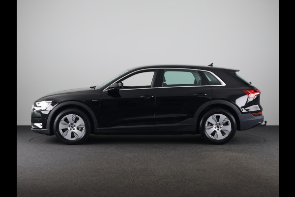 Audi e-tron 50 quattro edition 71 kWh 313 pk | Navigatie | Trekhaak (afneembaar) | Parkeersensoren | Luchtvering |