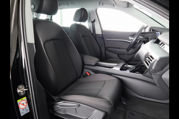 Audi e-tron 50 quattro edition 71 kWh 313 pk | Navigatie | Trekhaak (afneembaar) | Parkeersensoren | Luchtvering |