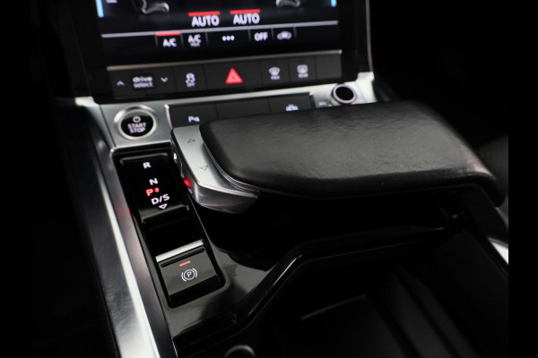 Audi e-tron 50 quattro edition 71 kWh 313 pk | Navigatie | Trekhaak (afneembaar) | Parkeersensoren | Luchtvering |