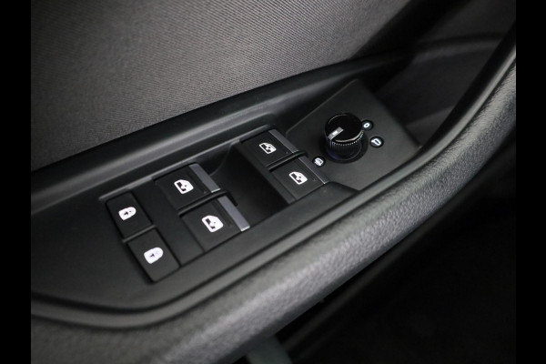Audi e-tron 50 quattro edition 71 kWh 313 pk | Navigatie | Trekhaak (afneembaar) | Parkeersensoren | Luchtvering |