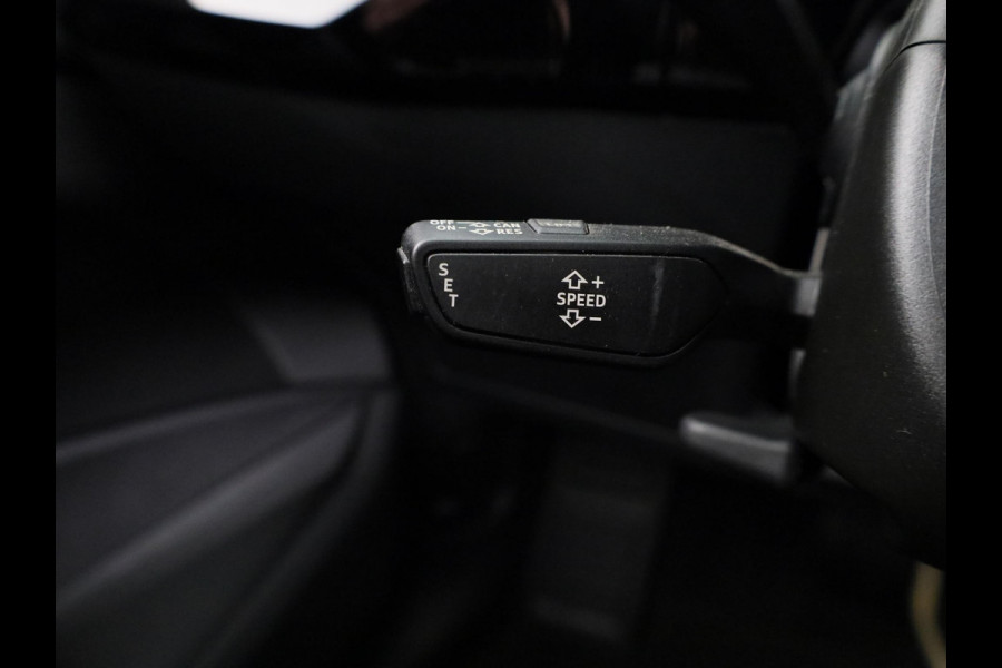 Audi e-tron 50 quattro edition 71 kWh 313 pk | Navigatie | Trekhaak (afneembaar) | Parkeersensoren | Luchtvering |