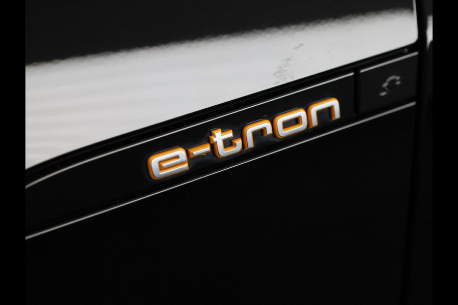 Audi e-tron 50 quattro edition 71 kWh 313 pk | Navigatie | Trekhaak (afneembaar) | Parkeersensoren | Luchtvering |