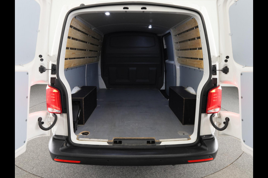 Volkswagen Transporter 2.0 TDI L2H1 28 Comfortline 110 pk | Verlengde garantie | Navigatie via App | Parkeersensoren achter | Cruise control |