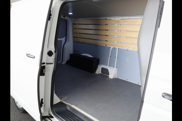 Volkswagen Transporter 2.0 TDI L2H1 28 Comfortline 110 pk | Verlengde garantie | Navigatie via App | Parkeersensoren achter | Cruise control |