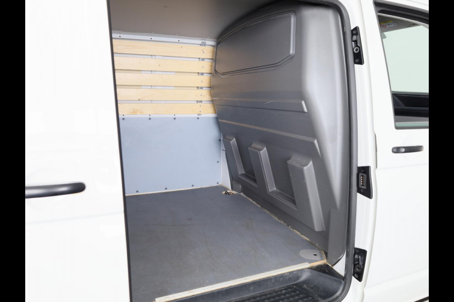 Volkswagen Transporter 2.0 TDI L2H1 28 Comfortline 110 pk | Verlengde garantie | Navigatie via App | Parkeersensoren achter | Cruise control |