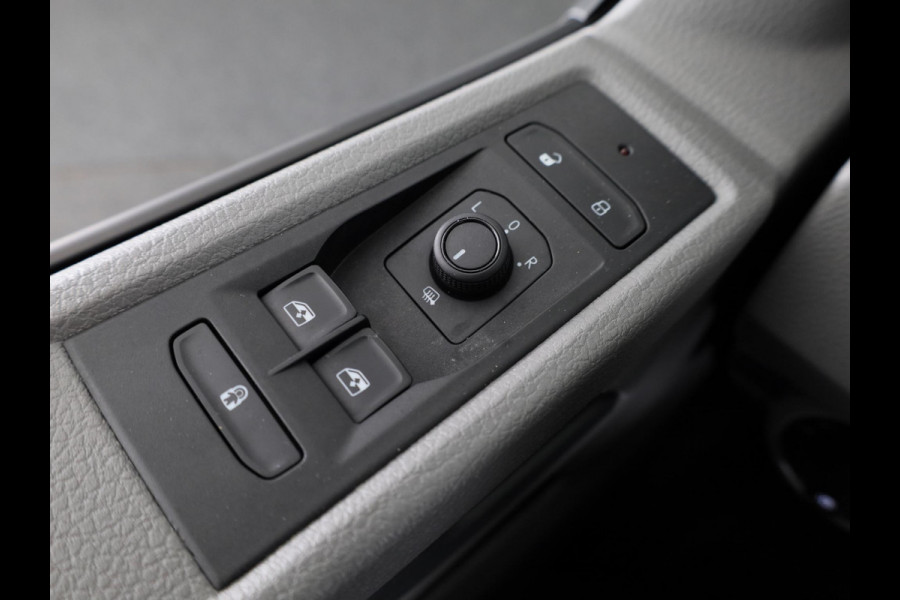 Volkswagen Transporter 2.0 TDI L2H1 28 Comfortline 110 pk | Verlengde garantie | Navigatie via App | Parkeersensoren achter | Cruise control |