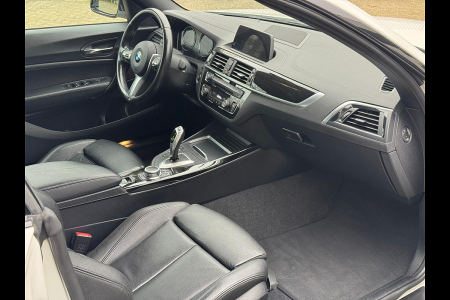 BMW 2 Serie Cabrio 218i High Executive M Sport Pakket, Leder, 18"LMV, Navigatie, Windscherm . Neem contact op en we maken een afspraak!