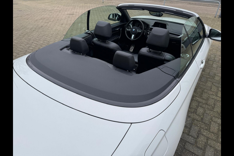 BMW 2 Serie Cabrio 218i High Executive M Sport Pakket, Leder, 18"LMV, Navigatie, Windscherm . Neem contact op en we maken een afspraak!