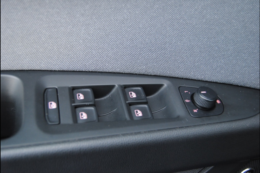 Seat Leon ST 1.0 TSI Style Ult.Ed | Apple Carplay | DAB | Stoelverwarming|