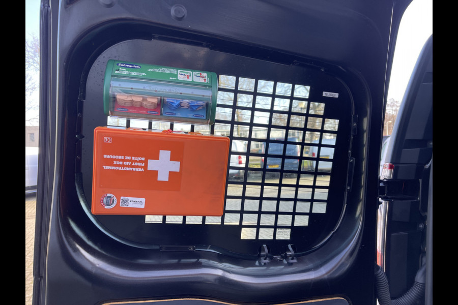 Renault Kangoo 1.5 Blue dCi 95pk Work Edition / zwart metallic / vaste prijs rijklaar € 12.950 ex btw / lease vanaf € 218 / airco / cruise / trekhaak / dakdragers / euro 6 / bpm vrij !